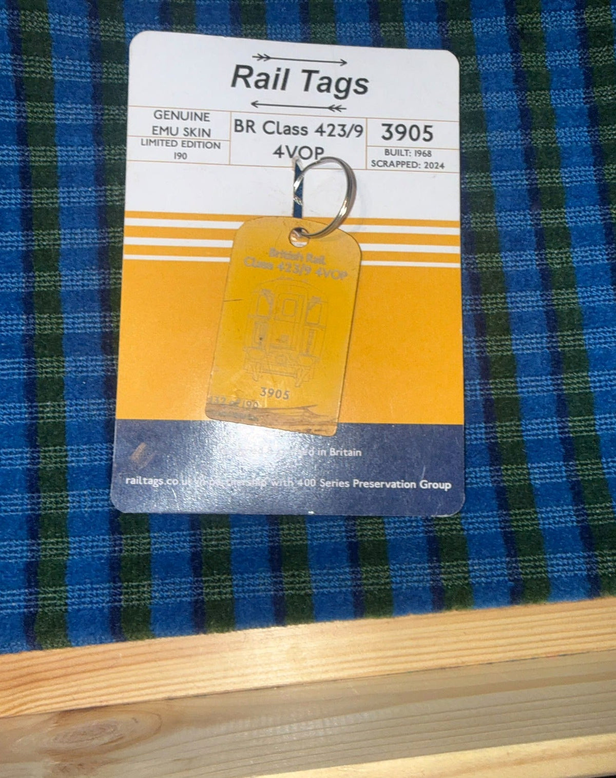 Authentic Class 423/9 4VOP unit 3905 Connex Southern slam-door train metal Railtag with original numbered presentation card — photograph 8