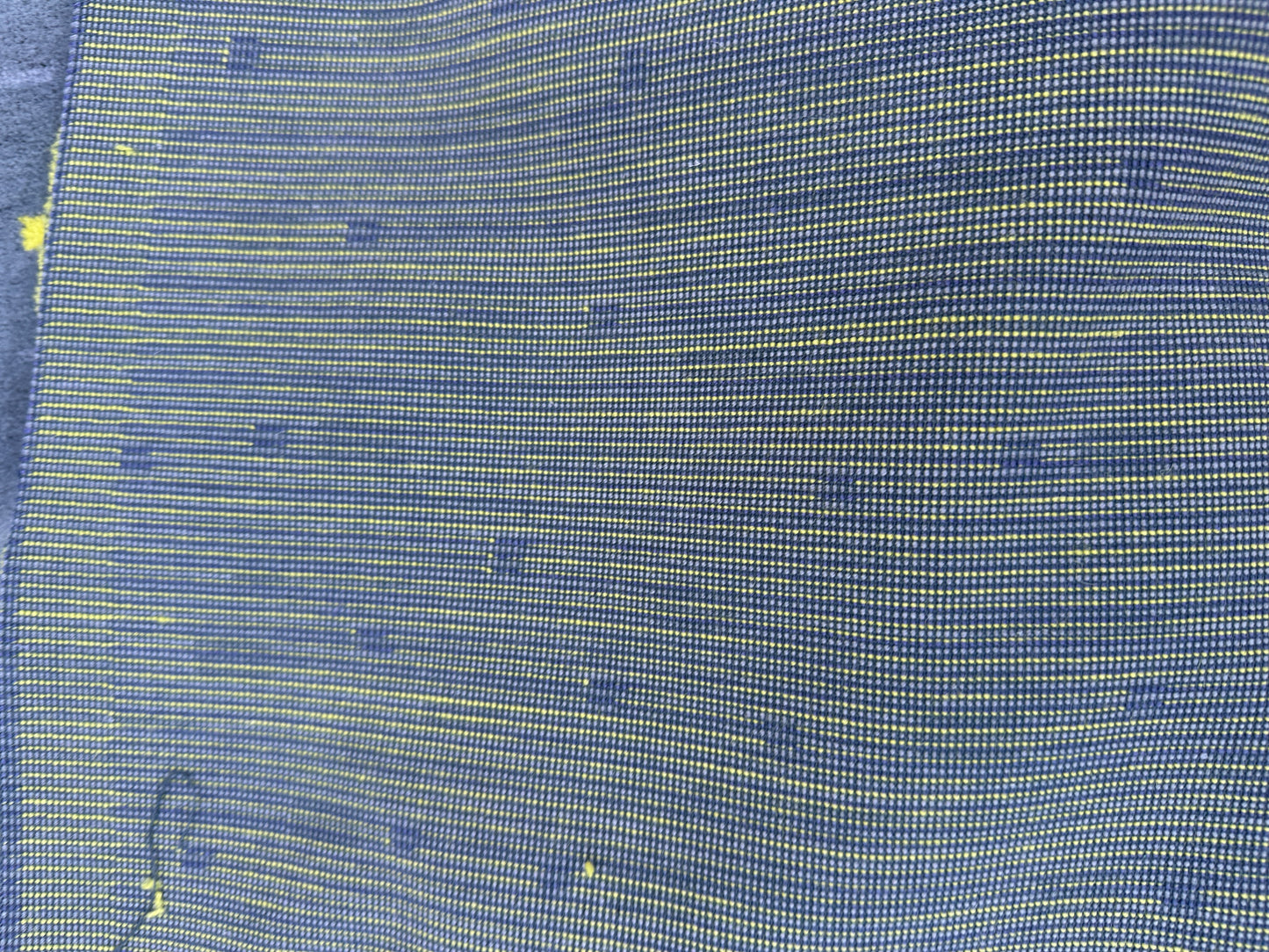 Grey and yellow train Moquette