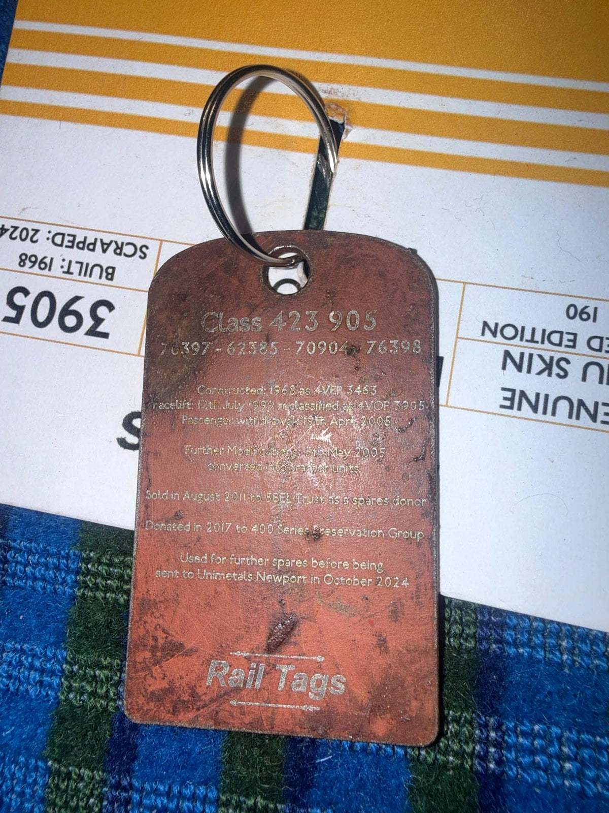 Authentic Class 423/9 4VOP unit 3905 Connex Southern slam-door train metal Railtag with original numbered presentation card — photograph 4