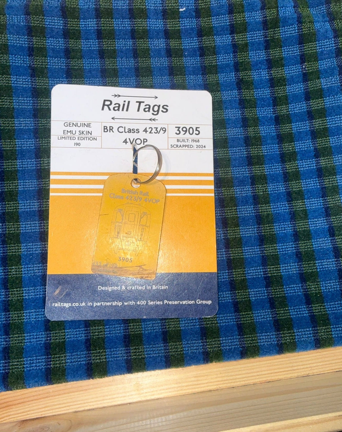 Authentic Class 423/9 4VOP unit 3905 Connex Southern slam-door train metal Railtag with original numbered presentation card — photograph 10