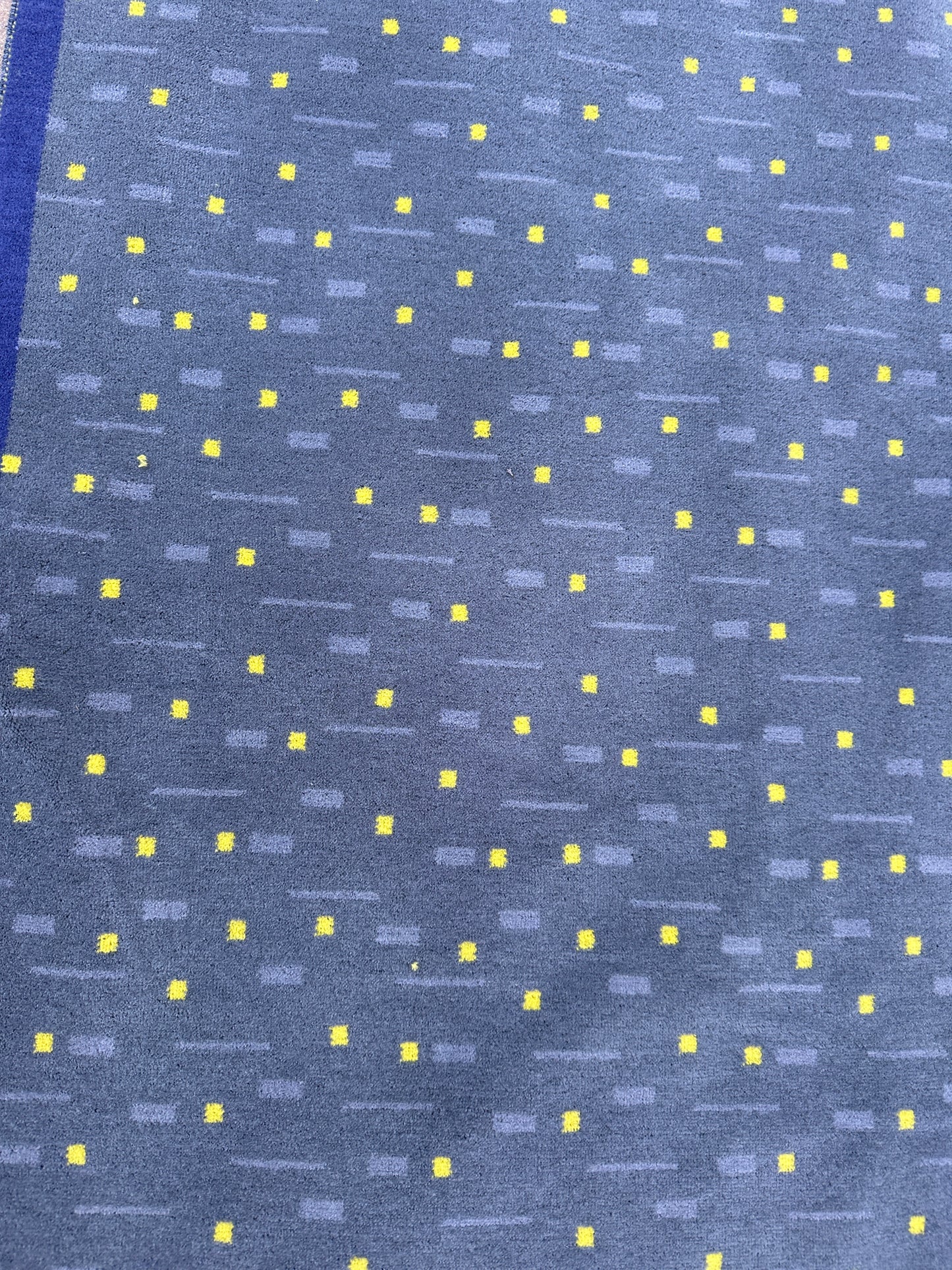 Grey and yellow train Moquette