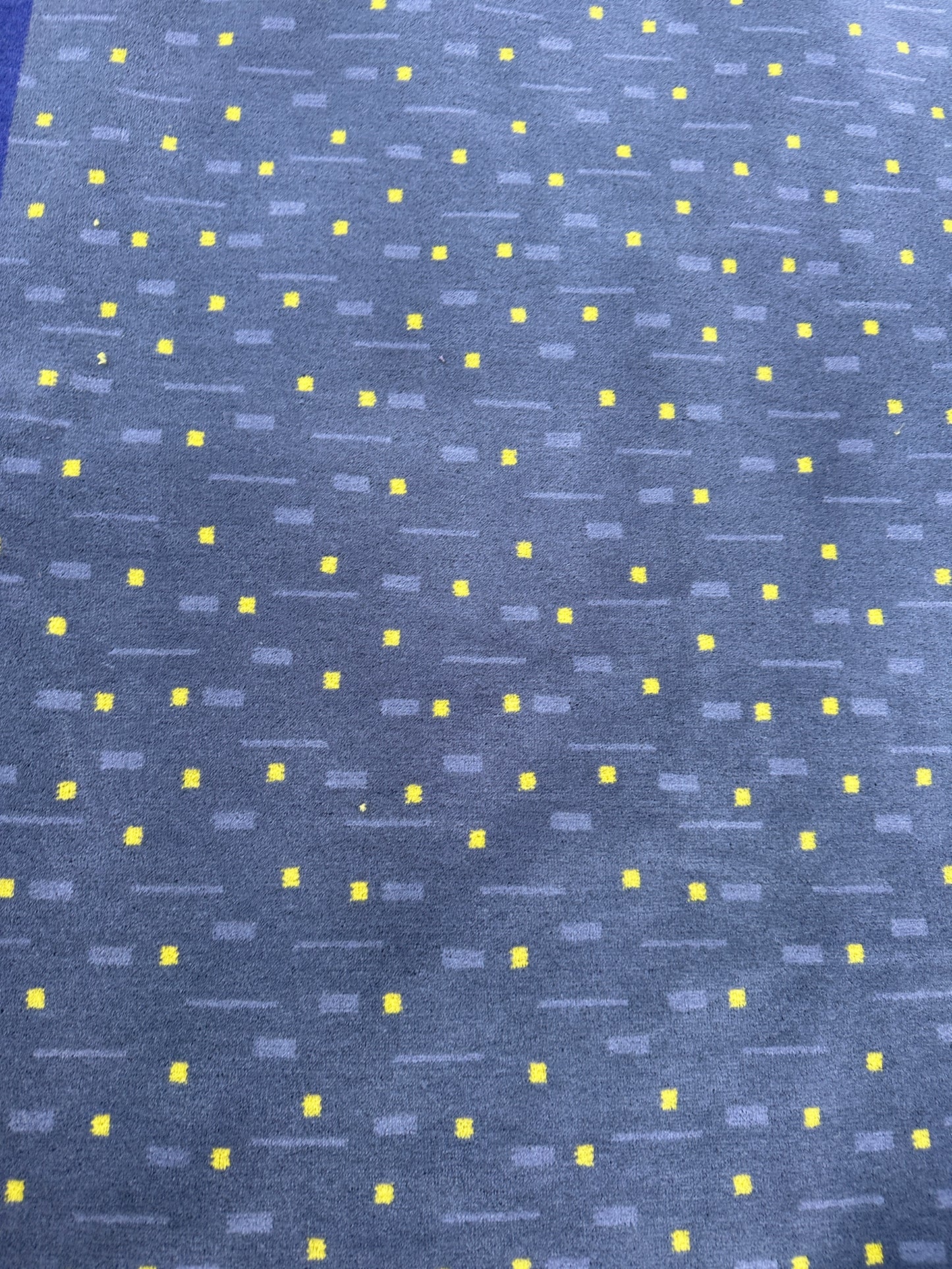 Grey and yellow train Moquette