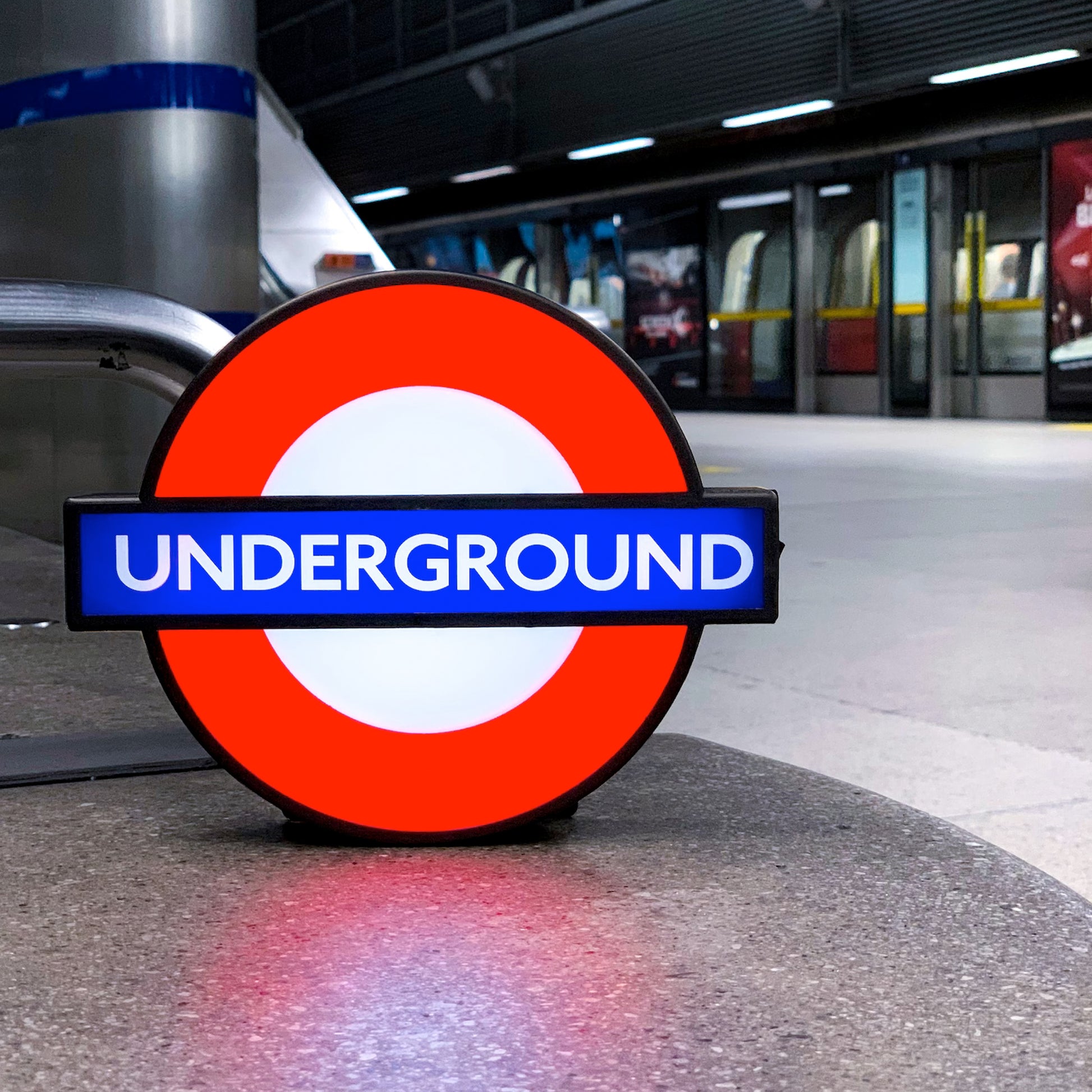GWC Kühlschrankmagnet mit London U Bahn Schild, Mind The Gap, aus Metall GWC Kühlschrankmagnet mit London U Bahn Schild, Mind The Gap, aus Metall